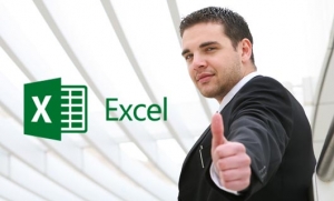 Stagiaire se formant à Excel